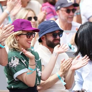 Alysson Paradis et son compagnon Guillaume Gouix dans les tribunes lors des Internationaux de France de Tennis de Roland Garros 2025. Paris
© Jacovides / Moreau / Bestimage