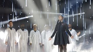 Après Louane, cette artiste de 30 ans est pressentie pour représenter la France à l'Eurovision : elle est à l'origine d'un tube qui a dépassé les 50 millions d'écoutes