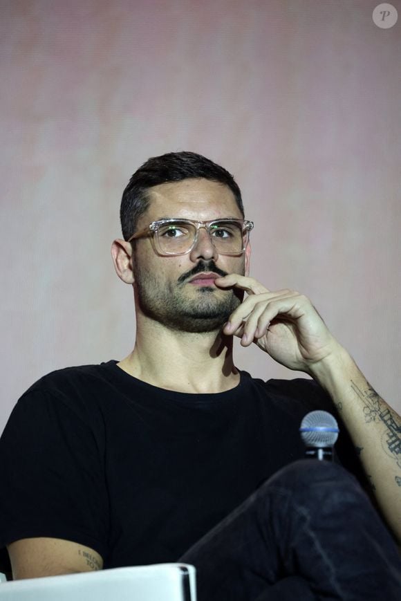 Florent Manaudou en conférence lors du 49ème Congrès Sélectour à l'hôtel Grand Hyatt à Doha au Qatar. Le 28 novembre 2024 (PsnewZ / Bestimage).