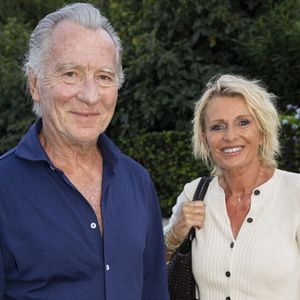 Nouvelle apparition publique pour le couple formé par Sophie Davant et William Leymergie.

Exclusif - William Leymergie et sa compagne Sophie Davant - Personnalités à la représentation de la pièce de théâtre "Le jour du kiwi" au Théâtre de Verdure lors du 40ème Festival de Ramatuelle.
© Cyril Bruneau / Festival de Ramatuelle / Bestimage