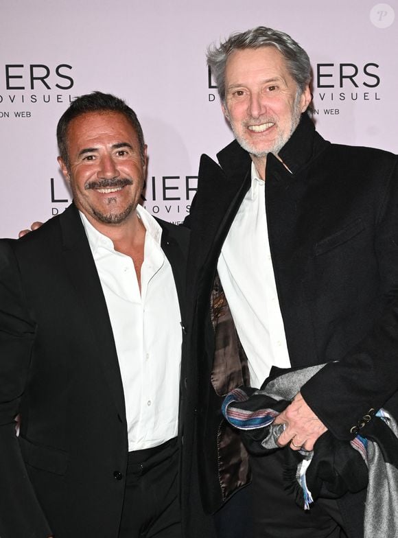José Garcia et Antoine de Caunes à la 28ème cérémonie des Lauriers de l'Audiovisuel au théâtre Marigny à Paris le 20 février 2023. © Coadic Guirec/Bestimage