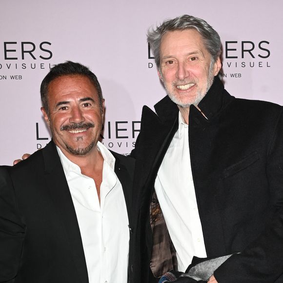 José Garcia et Antoine de Caunes à la 28ème cérémonie des Lauriers de l'Audiovisuel au théâtre Marigny à Paris le 20 février 2023. © Coadic Guirec/Bestimage
