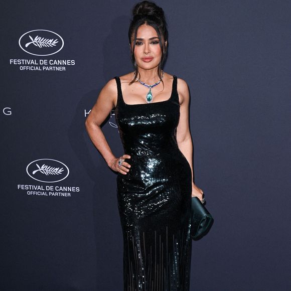Salma Hayek lors de la remise des prix Kering Women in Motion, dans le cadre du 78ème Festival de Cannes, Place de la Castre. Crédit : Doug Peters/EMPICS