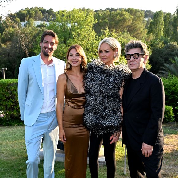 Camille Lacourt et sa compagne Alice Detollenaere, Adriana Karembeu et son compagnon Marc Lavoine  le 21 juin 2025.
Photo par Bruno Bebert/Bestimage