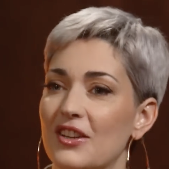 Invitée dans l'émission Legend, de Guillaume Pley, Sheryfa Luna, star des années 2000, a confié qu'elle avait parfois perçu des sommes folles rien que pour chanter une seule chanson dans les événements privés de personnes (très) fortunées. 

Sheryfa Luna dans Legend de Guillaume Pley