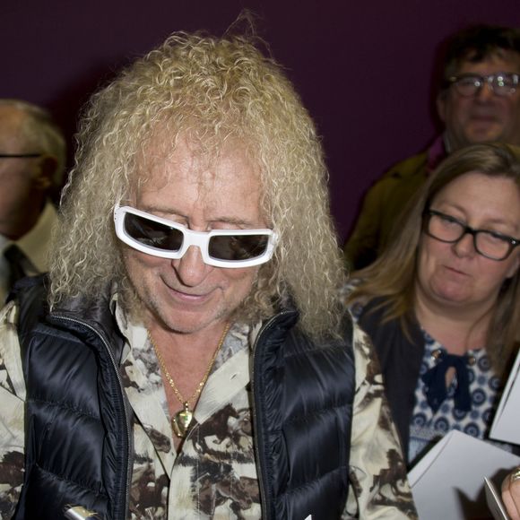 Résultat, c'est le scandale et l'évêché de Paris porte plainte. L'ordre religieux obtient même gain de cause puisqu'il est acté que L'Amour avec toi soit censurée. Le titre qui dérange beaucoup les parents n'est alors diffusé à la radio qu'après 22 heures.

Michel Polnareff - Inauguration du centre culturel Michel Polnareff à Fontenay-Trésigny le 25 novembre 2016