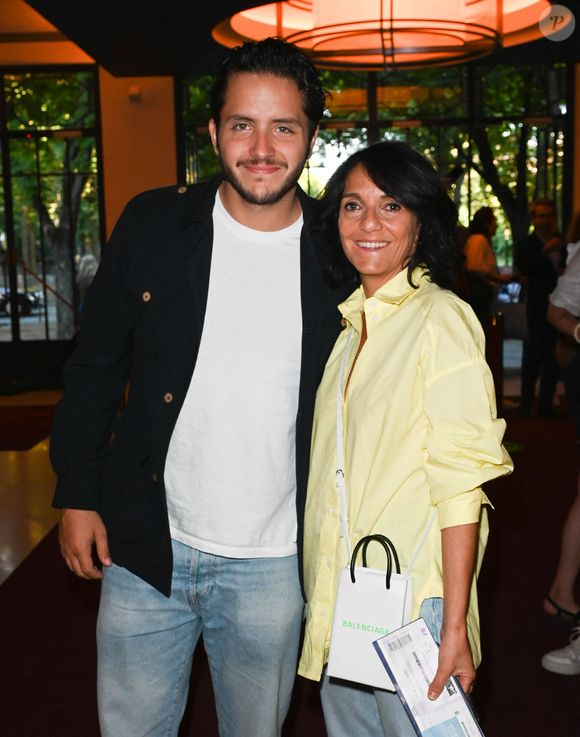 Florence Foresti et son compagnon l'humoriste Suisse, Alexandre Kominek  à la 100ème du spectacle de Vincent Dedienne "Un soir de gala" au théâtre Marigny à Paris. © Coadic Guirec/Bestimage