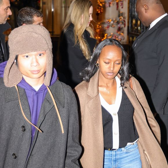 Zahara et Pax, les enfants d'Angelina Jolie à Paris le 10 décembre 2024.