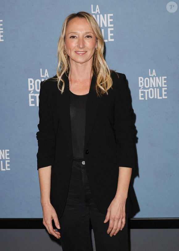 Très discret, il est un soutien essentiel dans son quotidien et dans l’organisation de la vie familiale.

Audrey Lamy lors de l'avant-première du film "La bonne étoile" au cinéma UGC Ciné Cité Bercy à Paris le 27 octobre 2025.

© Coadic Guirec / Bestimage