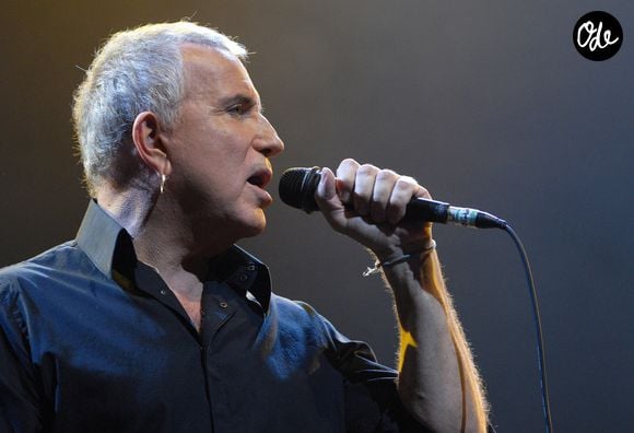 Le chanteur Bernard Lavilliers se produit en direct lors de la cérémonie du « Prix Constantin », animée par Nagui, présidée par le chanteur Bernard Lavilliers et organisée à « L'Olympia » à Paris, en France. Photo de Christophe Guibbaud/ABACAPRESS.COM