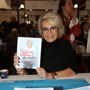 Sophie Davant lors de la 41ème Foire du Livre de Brive dans La Halle Brassens, à Brive-la-Gaillarde, France, le 11 novembre 2023. © Jean-Marc-Lhomer/Bestimage