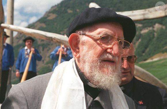 L'abbé Pierre est descendu de son piédestal, certaines mesures ayant été prises afin de ne plus mettre cette figure à la réputation ternie en avant. 

Photo d'archives datée du 8 août 1999 montrant l'humaniste français Abbé Pierre. Photo par Philippe Cortay/ABACAPRESS.COM