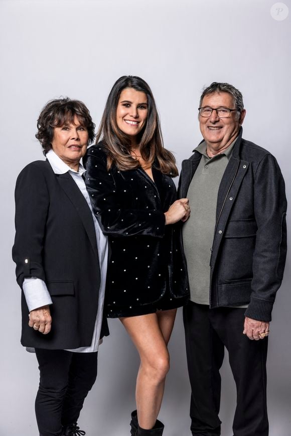 Exclusif - Karine Ferri et ses parents Helena et Claude - Studio - Enregistrement de l'émission "La chanson secrète", présentée par N.Aliagas et diffusée le 29 décembre sur TF1
© Guillaume Gaffiot-Cyril Moreau / Bestimage
