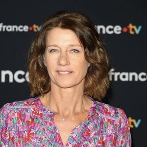 Mais aussi fabriquer du miel de lavande et sa propre huile essentielle.


Carole Gaessler au photocall pour la conférence de presse de rentrée de France TV à la Grande Halle de la Villette à Paris, France, le 11 juillet 2023. © Coadic Guirec/Bestimage