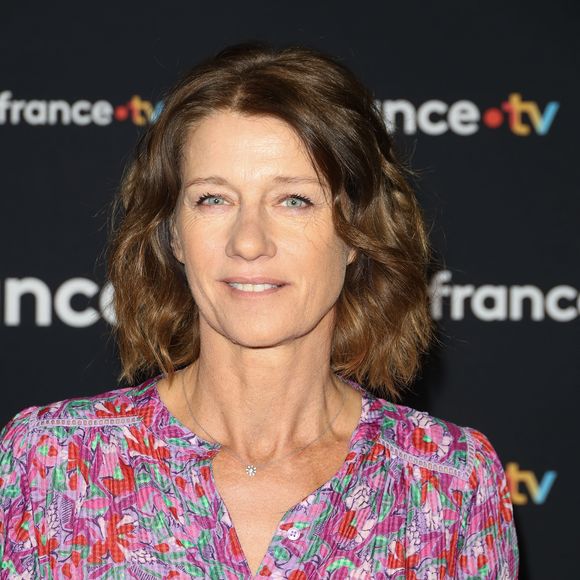 Mais aussi fabriquer du miel de lavande et sa propre huile essentielle.


Carole Gaessler au photocall pour la conférence de presse de rentrée de France TV à la Grande Halle de la Villette à Paris, France, le 11 juillet 2023. © Coadic Guirec/Bestimage