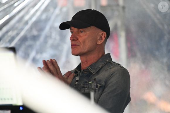 São Paulo, BRÉSIL - EXCLUSIF - La vue de Sting dans les coulisses du concert de Shakira à São Paulo ajoute une touche d'excitation supplémentaire, démontrant que même les plus grandes stars peuvent apprécier et soutenir le talent artistique de leurs pairs.

Photo : Sting