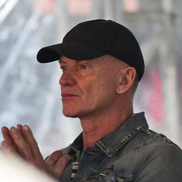 São Paulo, BRÉSIL - EXCLUSIF - La vue de Sting dans les coulisses du concert de Shakira à São Paulo ajoute une touche d'excitation supplémentaire, démontrant que même les plus grandes stars peuvent apprécier et soutenir le talent artistique de leurs pairs.

Photo : Sting