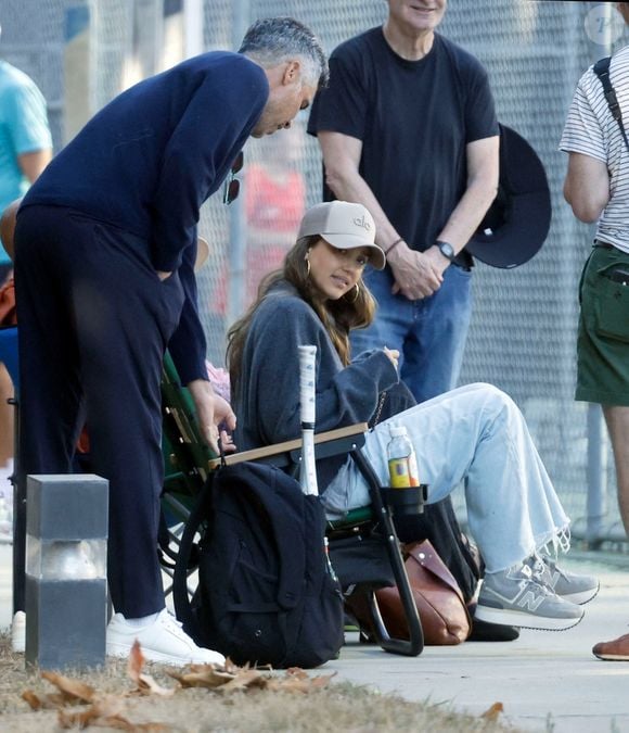 Los Angeles, CA - EXCLUSIF - Jessica Alba regarde un match de tennis pour sa fille. Jessica a regardé le match aux côtés de son mari Cash Warren et des parents de ce dernier.