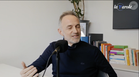 Emmanuel Grégoire, candidat à la mairie de Paris, a fait quelques confidences au sujet de sa jeunesse et ses complexes. Capture d'écran "La Parole" sur Youtube