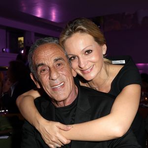 Exclusif -  Thierry Ardisson et sa femme Audrey Crespo-Mara à l'institut Imagine, 24 boulevard du Montparnasse dans le 15ème arrondissement de Paris, France, le 12 septembre 2022. © Dominique Jacovides/Bestimage