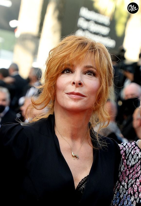 Mylène Farmer - Montée des marches du film "OSS 117 : Alerte rouge en Afrique Noire" lors du 74ème Festival International du Film de Cannes, le 17 juillet 2021.
© Borde-Jacovides-Moreau / Bestimage
