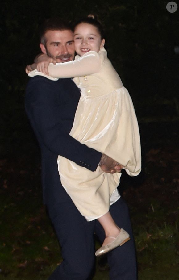 Exclusif - David et Victoria Beckham arrivent à l'église Holy Trinity à Over Worton, Chipping Norton, Royaume-Uni, le 21 décembre 2019, pour le baptême de Harper et Cruz Beckham, les Beckham ont été vus arriver dans un convoi de Land Rovers conduit par David et Brooklyn, suivi par les invités et la famille proche. Photo par New Media Images/Splash News/ABACAPRESS.COM