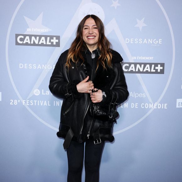 Il s'agit d'Izïa Higelin ! 
Izia Higelin - Photocall dans le cadre de la soirée de clôture de la 28ème édition du Festival international du film de comédie de l'Alpe d'Huez le 18 janvier 2025. © Dominique Jacovides / Bestimage