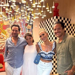 La rencontre a été immortalisée en photos et partagée sur les réseaux sociaux.

Florence Foresti, Vitaa et Alexandre Kominek se sont retrouvés le temps d'une soirée. Capture d'écran Instagram