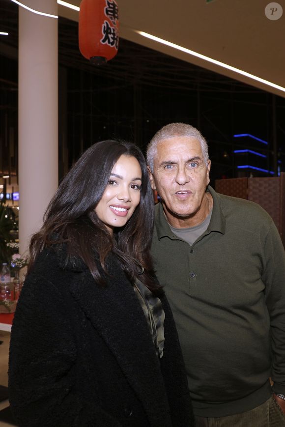 Samy Naceri et sa compagne Sofia Athena - Personnalités lors de la soirée de remise des "Baguettes d'or 2024" à Monsieur Zhao Qing dans son restaurant Sushi Way à Créteil. Le 20 mars 2024 © Cédric Perrin / Bestimage