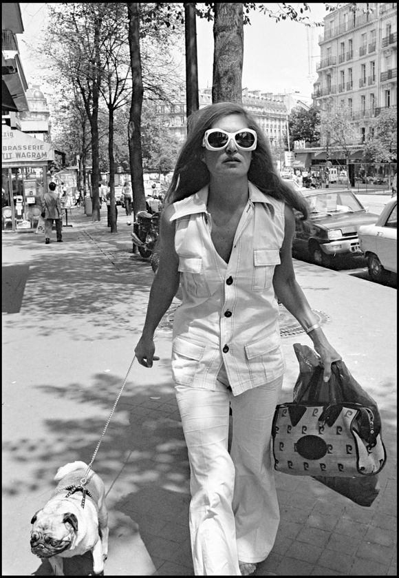 ARCHIVES - DALIDA DANS LES RUES DE PARIS