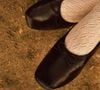 Adieu les ballerines cet automne-hiver ? Voici 5 alternatives élégantes à adopter quand les températures chutent.

Pexels