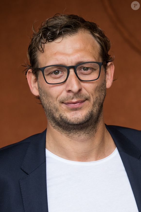Le concept initialement "intéressant" pour les plaignants consistait à soutenir financièrement des athlètes afin qu'ils puissent se consacrer pleinement à leurs entrainements et performances sans se soucier de leurs revenus.

Amaury Leveaux au village lors des internationaux de France de tennis de Roland Garros, Jour 4, à Paris le 30 mai 2018. © Cyril Moreau / Dominique Jacovides / Bestimage