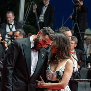 Karim Benzema et sa compagne Lyna Khoudri lors de la montée des marches du film « 13 jours 13 nuits » lors du 78ème Festival International du Film de Cannes. Le 23 mai 2025
© Jacovides-Moreau / Bestimage