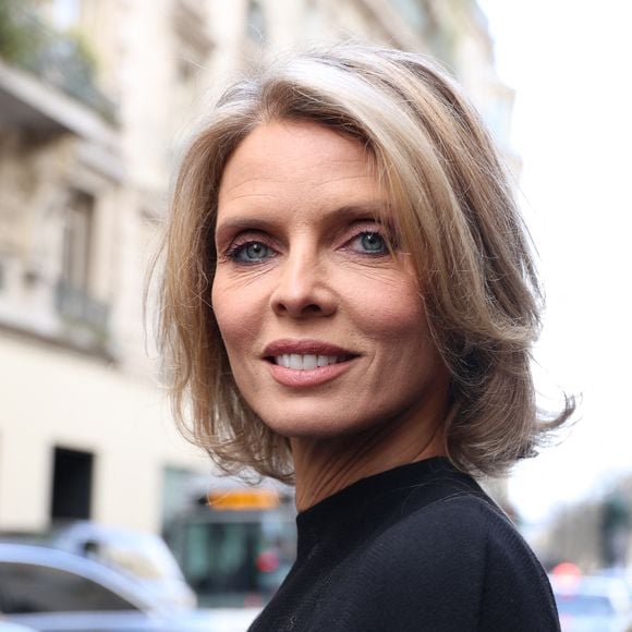 Sylvie Tellier - Les célébrités arrivent au défilé Stéphane Rolland à la Salle Pleyel, "Collection Haute Couture Printemps/Eté 2025" lors de la Fashion Week de Paris (PFW), le 28 janvier 2025. 
© Denis Guignebourg / Bestimage