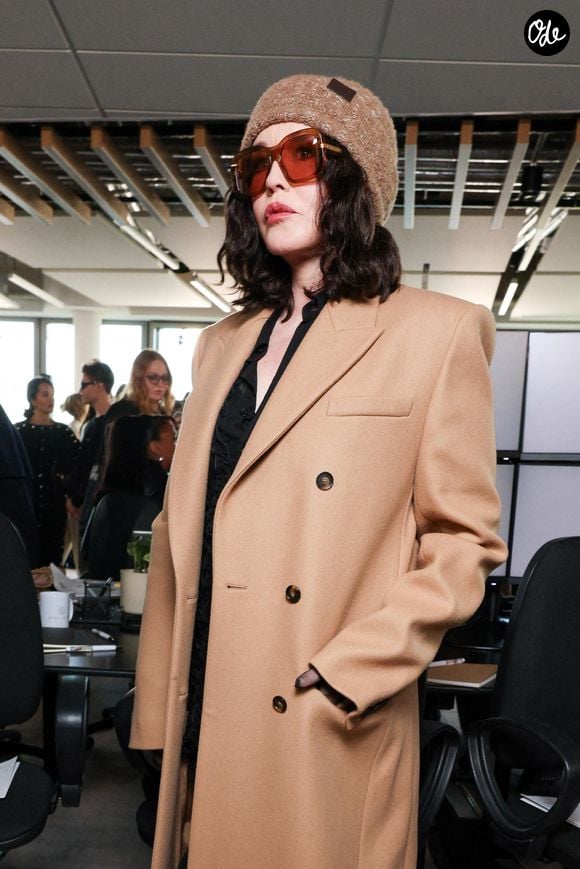 Isabelle Adjani au défilé Stella McCartney Fall/Winter 2025-2026 à Paris @Backgrid USA / Bestimage