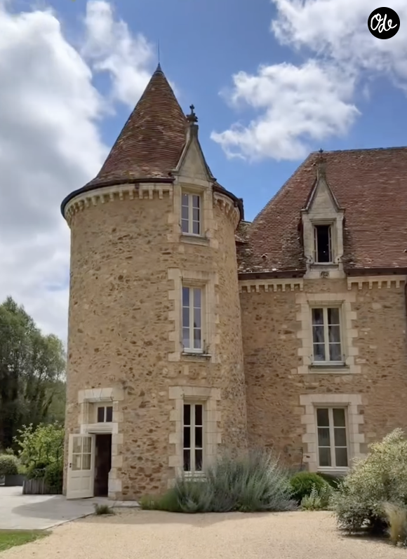 Ce château dans lequel aime séjourner Maria Sharapova a été construit il y a 700 ans


Maria Sharapova a trouvé refuge dans un château français.
