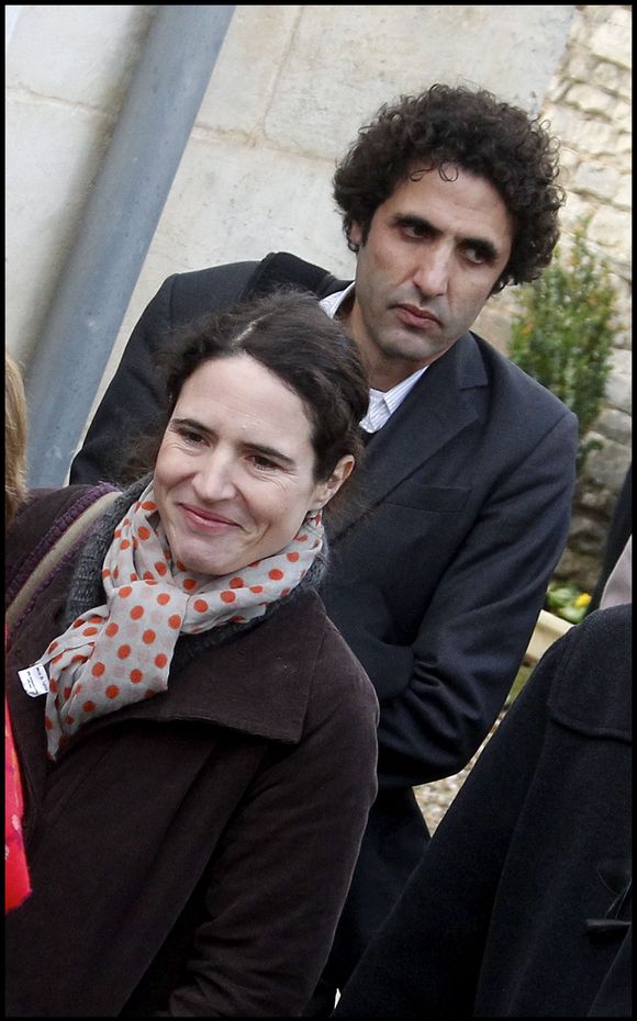 Mazarine Pingeot et Mohamed Ulad-Mohand, père de ses trois enfants, le 08/01/2011. Crédit Dominique Jacovides / Bestimage