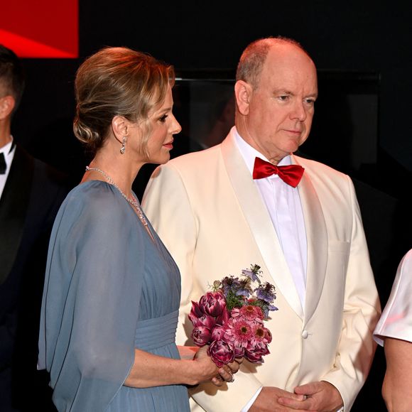 Le prince Albert II de Monaco et la princesse Charlene - 76ème Bal de la Croix Rouge dans la salle des Etoiles à Monaco le 12 juillet 2025. © Bruno Bebert/Bestimage