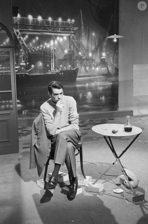 Archives - Jacques Brel sur le plateau de l'émission "Toute la chanson". Le 25 avril 1961 © Michel Ristroph via Bestimage