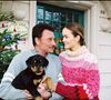 Pour marquer ce tournant décisif, Laeticia a choisi de rassembler ses proches lors d’une grande fête d’adieux organisée dans le jardin. 

Exclusif - Archives - Johnny Hallyday et sa femme Laeticia avec leur chien devant leur villa Savannah de Marnes-la-Coquette
DANIEL ANGELI / BESTIMAGE