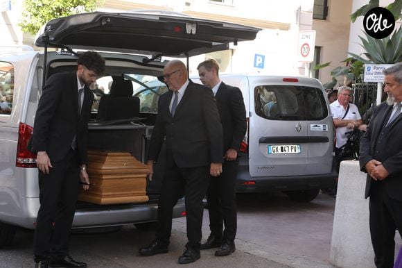 Illustrations lors des obsèques de Philippe Bouvard en l'église Notre-Dame de Bon Voyage à Cannes, le 31 août 2026.
© Chavaroche-Guignebourg / Bestimage