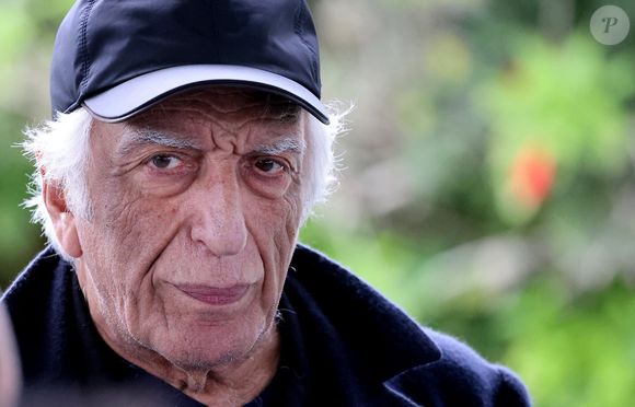 Dans l'une d'elle, l'acteur se confiait sur sa consommation d'alcool et les problèmes de santé qu'il rencontrait.

Gérard Darmon - Réception offerte par le Président de la République française à la communauté française du Maroc dans les jardins de la résidence de France à Rabat, Maroc, le 30 octobre 2024. © Dominique Jacovides/bestimage