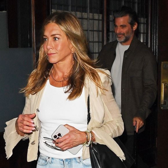 L’ancienne star de Friends, Jennifer Aniston, et son petit ami, Jim Curtis, ont été vus se rendant dîner à New York.