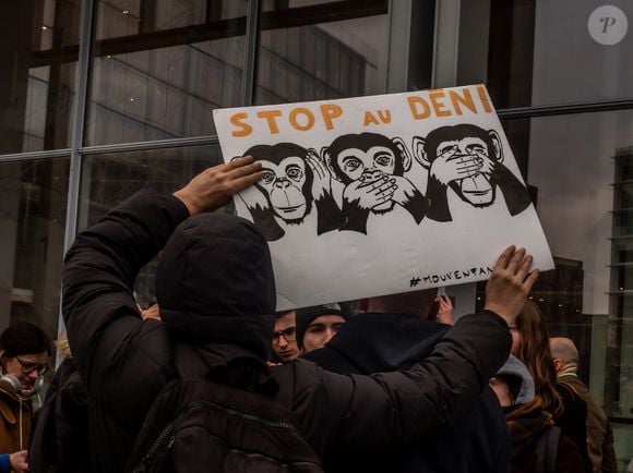 Vidéos - Appel à un rassemblement de soutien à Adèle Haenel par des associations féministes devant le tribunal de Paris le 9 décembre 2024.