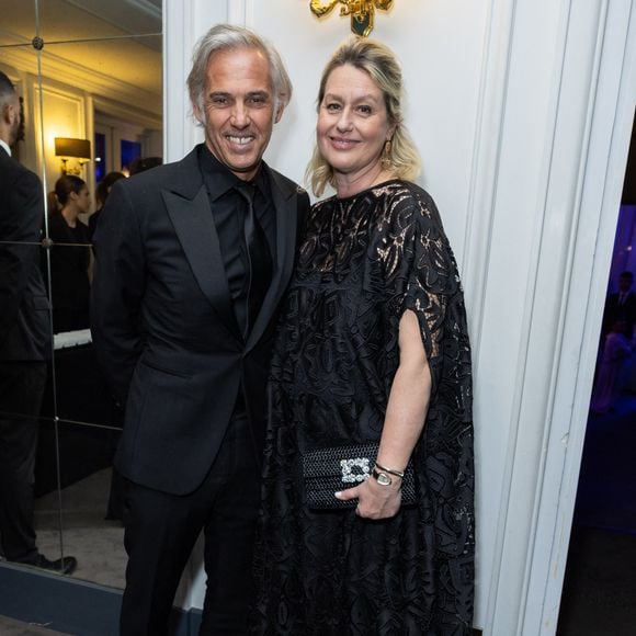Exclusif - Paul Belmondo et Luana (habillée par Marina Rinaldi, chaussures Roger Vivier) - Dîner de l'association AEM (Un Avenir pour les Enfants du Monde), au profit des enfants du Rwanda par Babeth Djian au pavillon Ledoyen à Paris. Le 23 mars 2023
© Olivier Borde-Bertrand Rindoff Petroff / Bestimage
