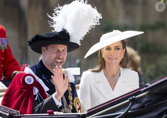 Alors que le prince William s'acquitte à ce jour du taux d’imposition sur le revenu le plus élevé pour le duché de Cornouailles, son domaine privé bien qu'il refuse d'en dévoiler le montant, la présentatrice Esther Okraku a pointé - au "Sun" - le fait que son frère cadet était lui aussi assez secret sur la question.

Kate Middleton et le prince William assistent au service de l'Ordre de la Jarretière au château de Windsor le 16 juin 2025 à Windsor, en Angleterre. © GoffPhotos/Bestimage