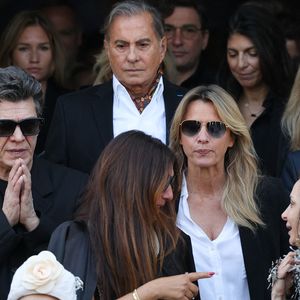 Marc Lavoine, Sarah Lavoine (Poniatowski), Léonard Cione, Loïc de Bougainvilliers, guest - Sorties des obsèques de la chanteuse Régine au Crematorium du cimetière du Père-Lachaise à Paris. Le 9 mai 2022
© Jacovides-Moreau / Bestimage