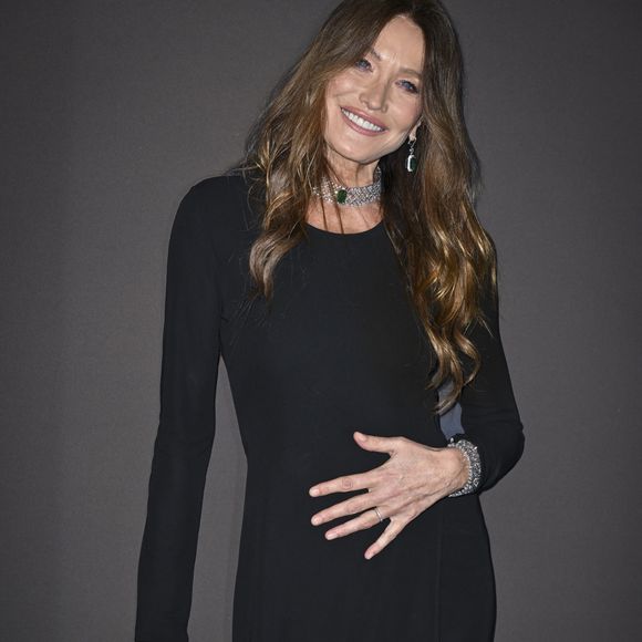 Carla Bruni- Diner Women In Motion, Kering au musee de La Castres à Cannes le 19 mai 2025. - Photocall du dîner "Women In Motion, Kering", Place de la Castre lors du 78ème Festival International du Film de Cannes le 18 mai 2025. © Olivier Borde/Bestimage