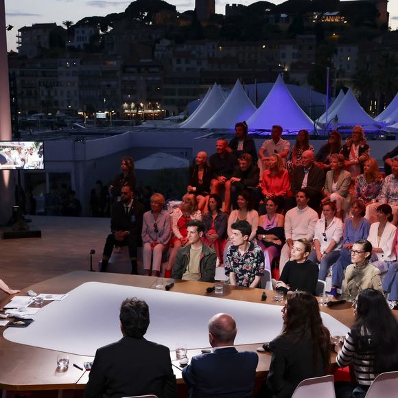 Exclusif - Bertrand Chameroy, Anne-Elisabeth Lemoine, Anouchka Delon, Hafsia Herzi, Elodie Bouchez, Charlotte Cardin - Plateau de l'émission "C à vous" lors du 78ème Festival International du Film de Cannes le 15 mai 2025.  © Jack Tribeca / Bestimage