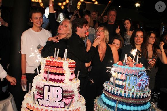 Exclusif - Florentine Leconte, son fils Ulysse, Véronica Thierry et son fils Noah  à la soirée d’anniversaire de Véronica Thierry au club l’Arc Paris le 10 novembre 2025.
© Philippe Baldini / Bestimage